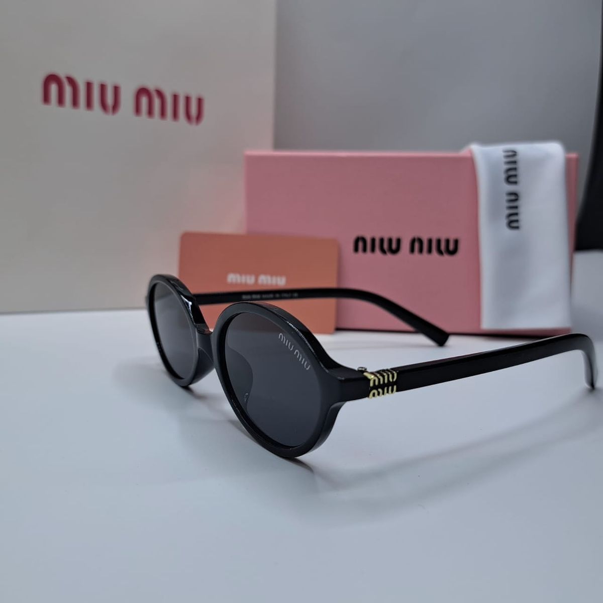 Miu Miu Noir (Avec Boite Originale)